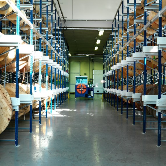 Almacén con infinidad de referencias de producto