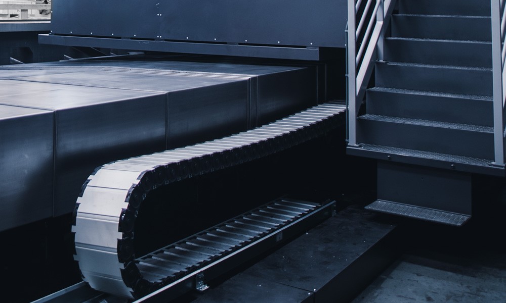 Heluchain drag chain system based on hybrid solution in Gurutzpe lathe